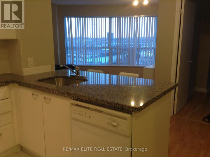 Property Photo:  36 Lee Centre Drive 912  ON M1H 3K2 