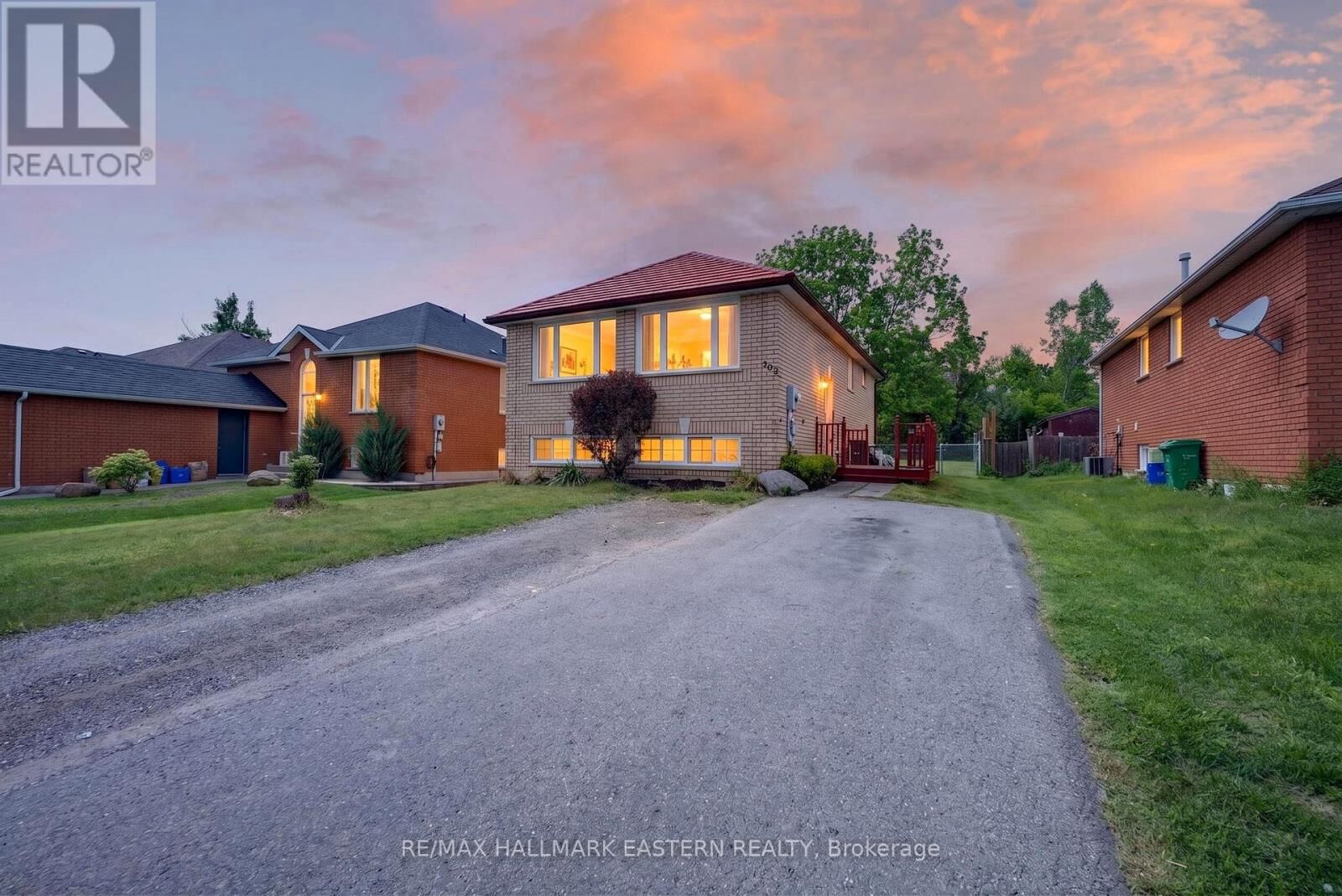 Photo de la propriété:  168 Towerhill Road North  ON K9H 7M8 