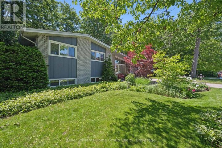 Property Photo:  2166 Corsair Road  ON L5A 2L8 
