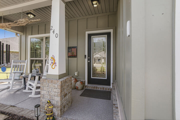 Property Photo:  240 Whitman Way  FL 32439 