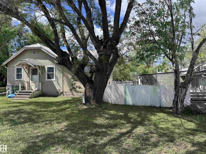 Property Photo: 9836 100 Street AB T7P 2R2
