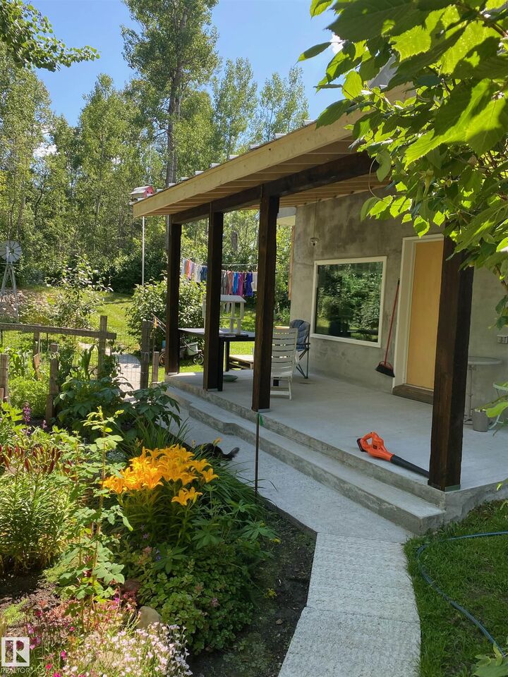 Property Photo:  53301 Rge Road 32 14  AB T0E 0N0 