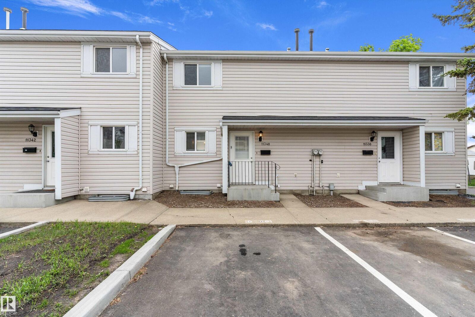 Property Photo:  11340 139 Avenue NW  AB T5X 3L4 