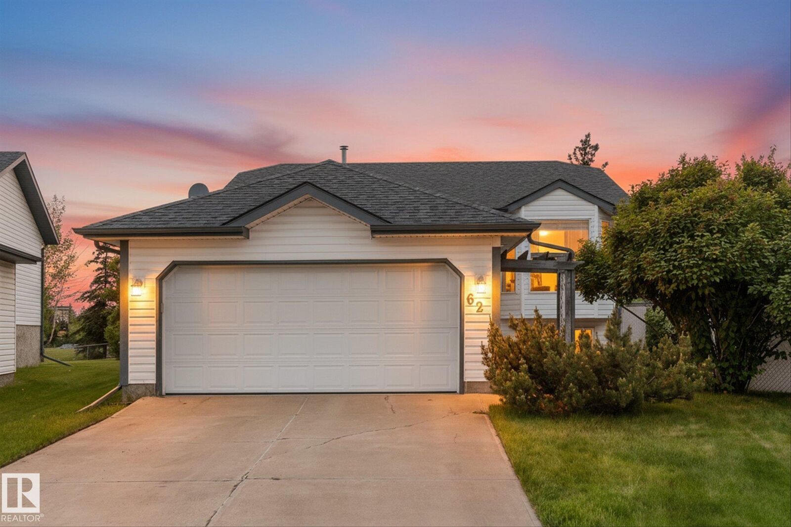 Property Photo: 62 Heatherglen Crescent AB T7X 3X5