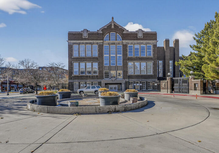 Property Photo:  301 Central Avenue NE 302  NM 87102 