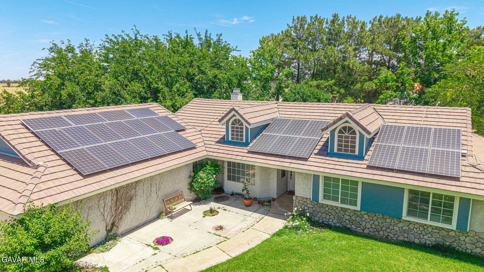 Property Photo: 43944 Shiloh Lane CA 93535