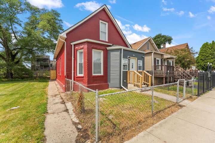 Property Photo:  834 Willow Court  IN 46320 