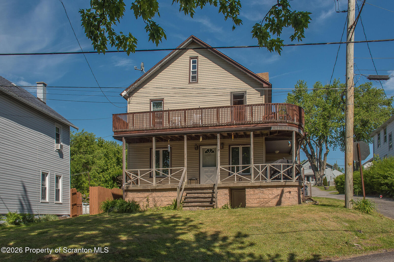 Property Photo:  629 Clinton Street  PA 18421 