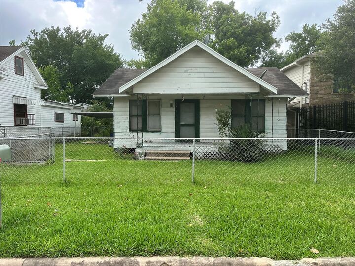 Property Photo: 5017 Terry Street TX 77009