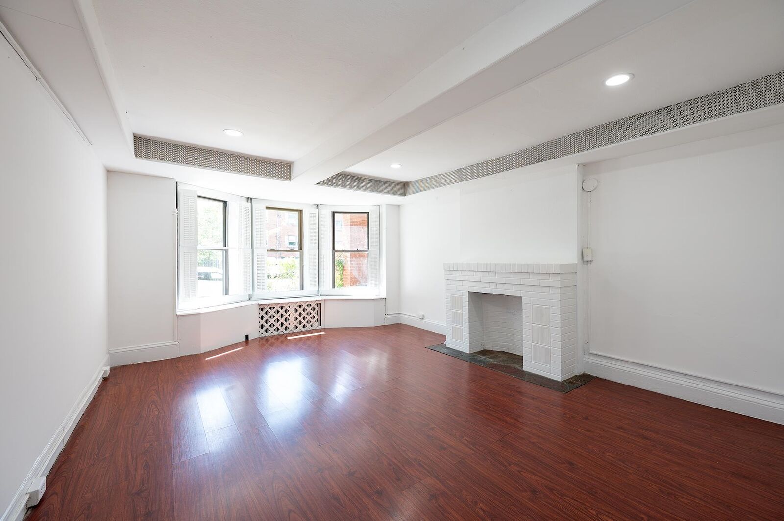 Property Photo: 85 Palisade Ave 1 NJ 07306