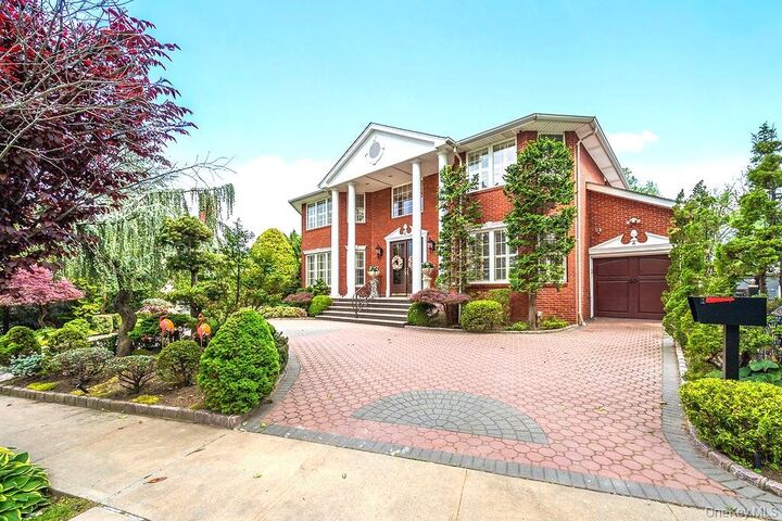 Property Photo:  4 Point Crescent  NY 11357 