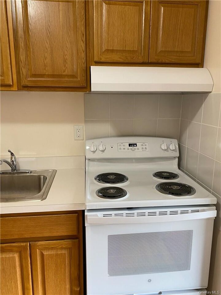 Property Photo: 202 Park Lane 202 NY 10990
