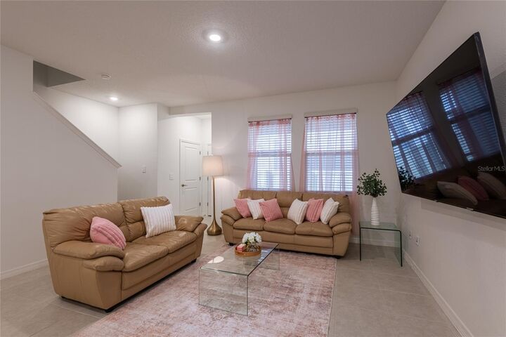 Property Photo:  10807 E Fort White Court  FL 33647 