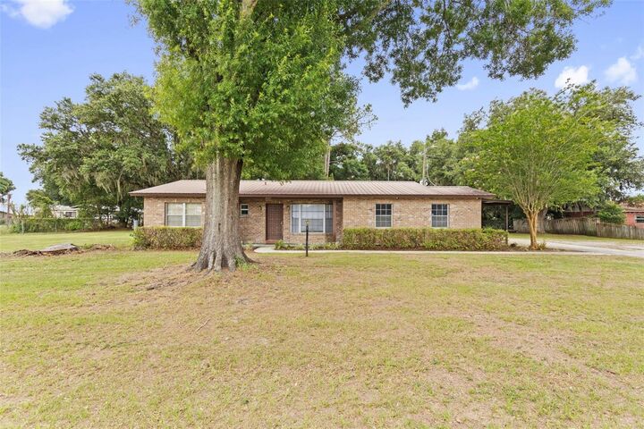 Property Photo:  2803 E Trapnell Road  FL 33566 