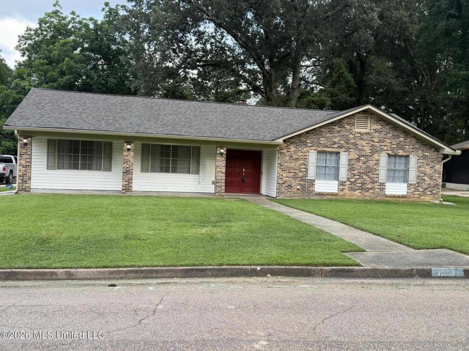 Property Photo: 1206 Dartmoor Drive MS 39056