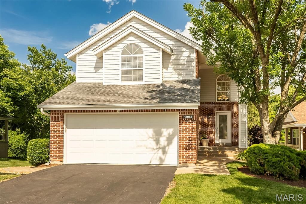 Property Photo: 13067 Midfield Terrace MO 63146