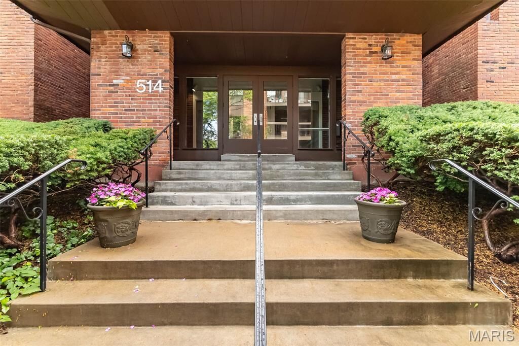 Property Photo:  514 Coeur De Royale Drive 308  MO 63141 