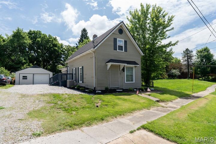 Property Photo: 518 S Chestnut Street IL 62234