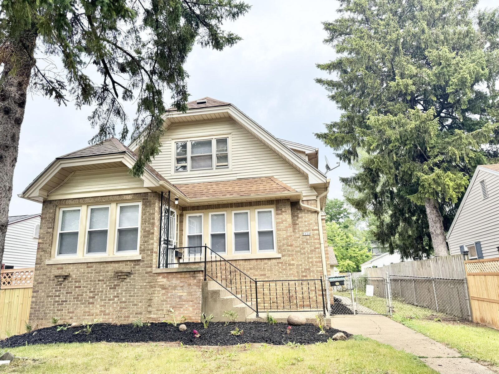 Property Photo:  6124 N 39th St  WI 53209 