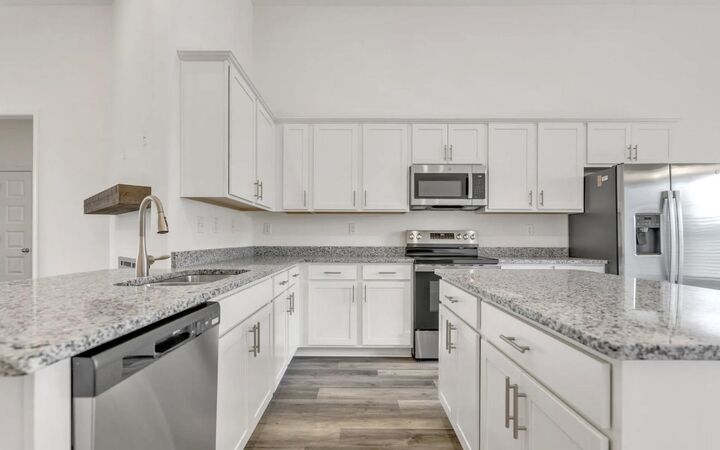 Property Photo:  155 Summer Rose Ln  TN 38068 