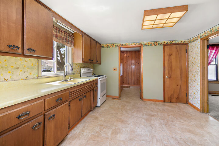 Property Photo:  105 N Sixth Street  IL 60911 
