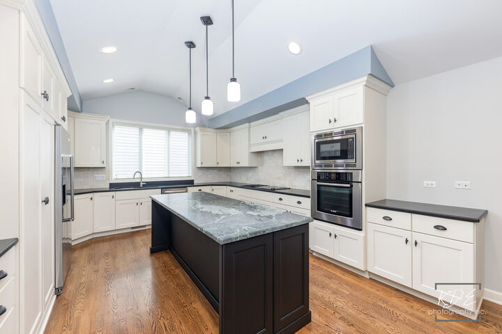 Property Photo:  1126 Kings Point Court  IL 60563 