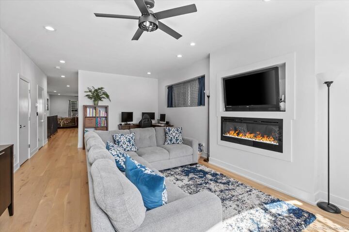 Property Photo:  824 S Bell Avenue 1  IL 60612 
