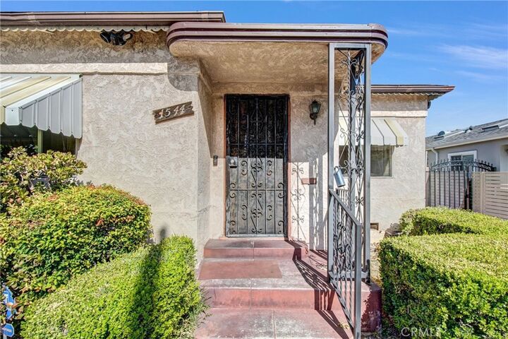 Property Photo:  1544 S Burnside  CA 90019 