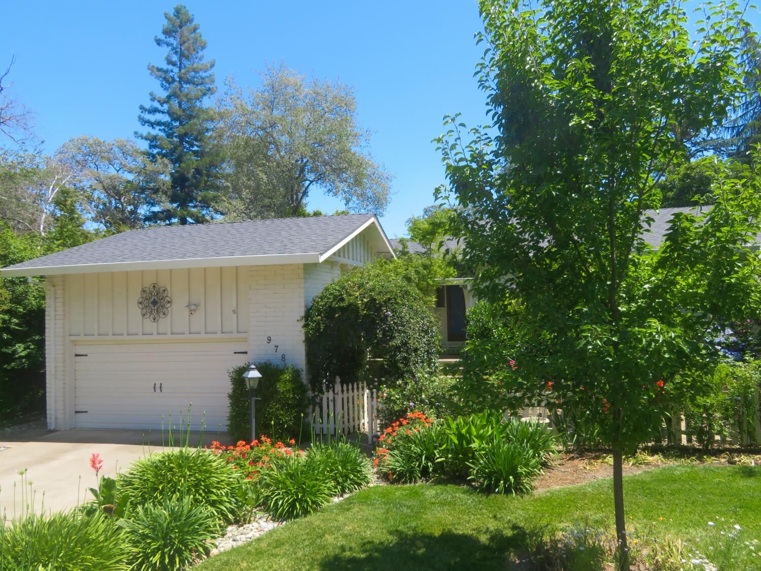 Property Photo: 978 King Henry Way CA 95762
