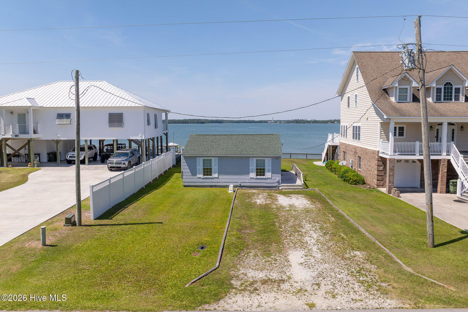 Property Photo: 201 Riverside Drive NC 28460