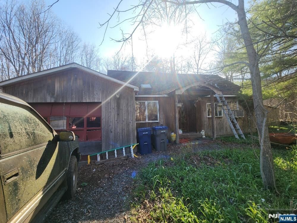 Property Photo:  15 Marigold Road  NJ 07418 