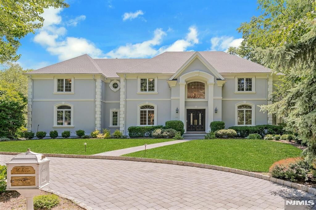 Property Photo:  210 Woodmere Court  NJ 07417 