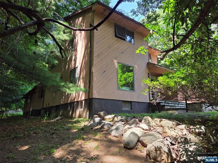 Property Photo: 724 Tall Oaks Court NJ 07417