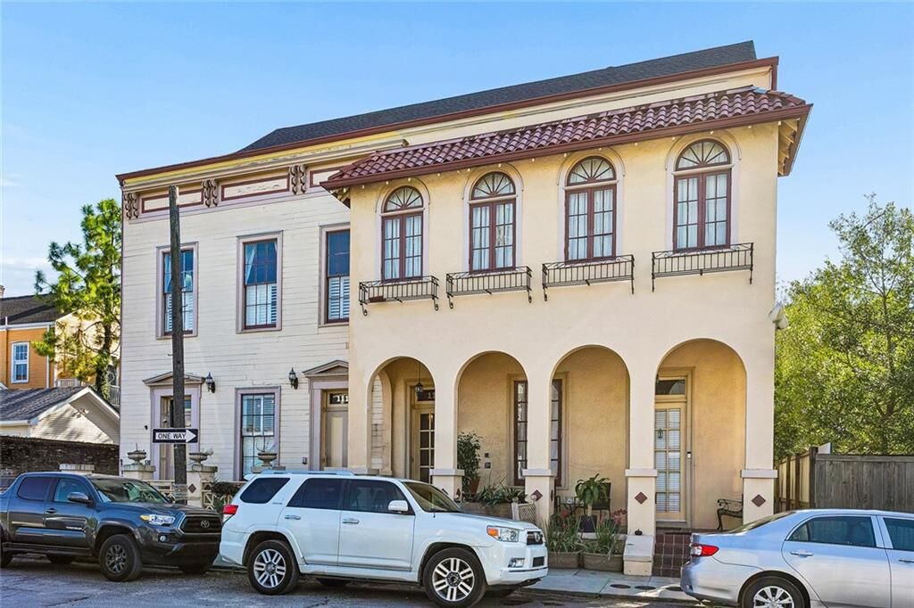 Property Photo: 1118 Orange Street 8 LA 70130