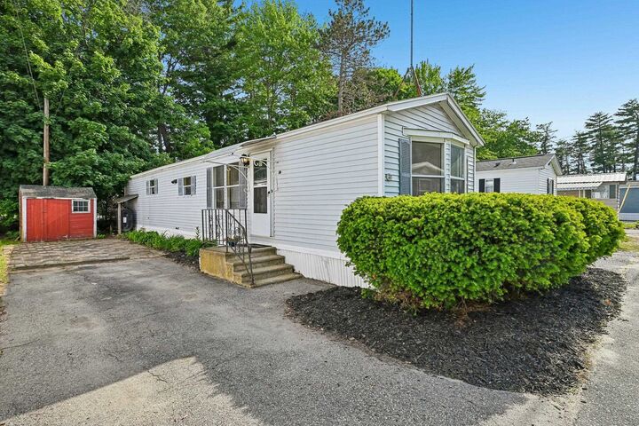Property Photo: 37 Thistle Way NH 03109
