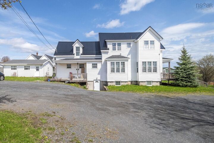 Property Photo:  102 North Foord Street  NS B0K 1S0 