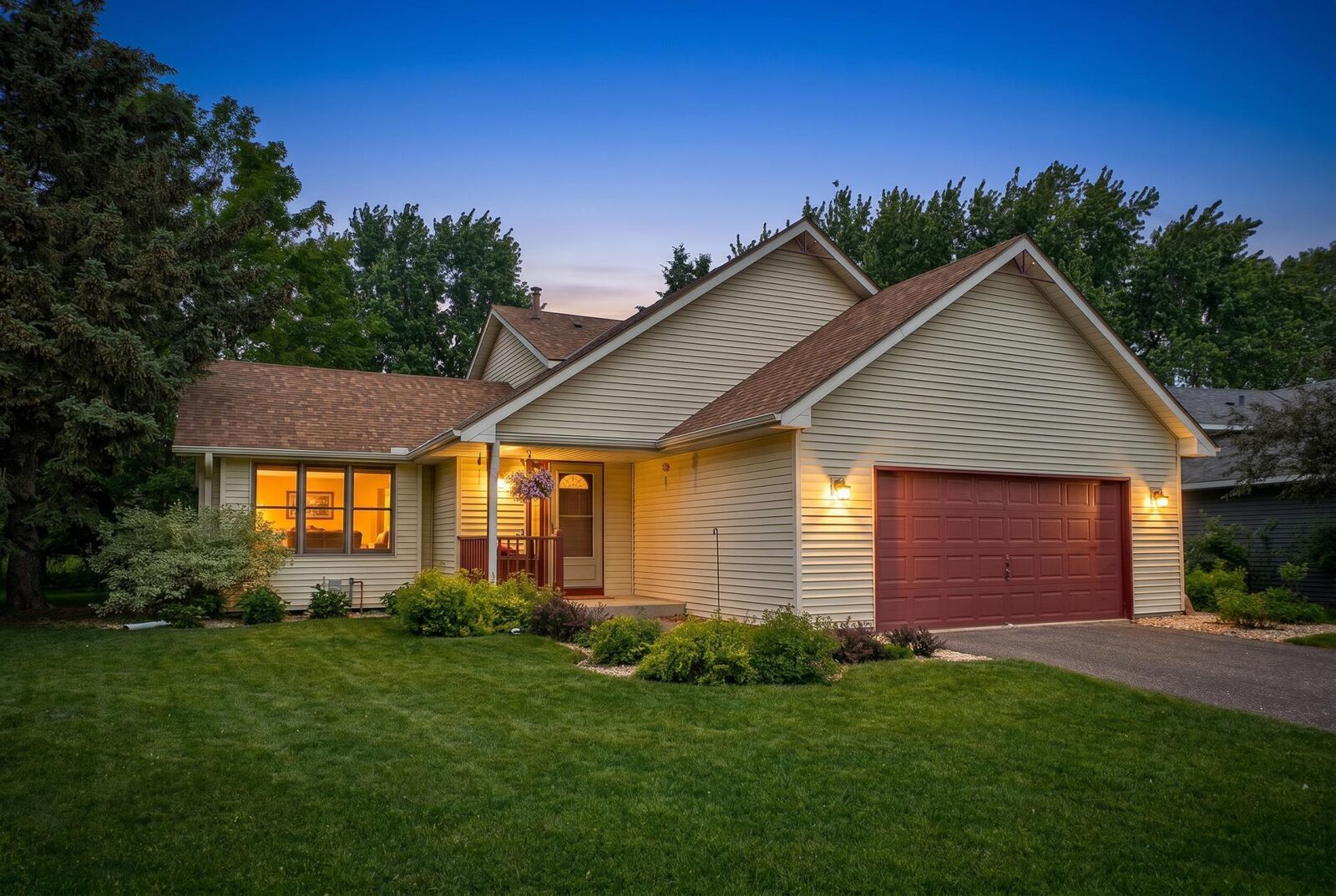 Property Photo: 1400 Highland Road MN 55082