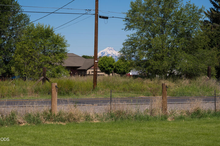 Property Photo: 409 G Avenue OR 97760