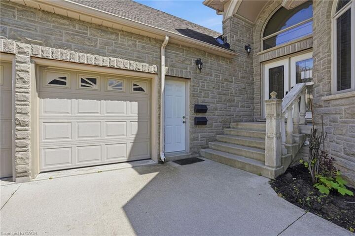 Property Photo:  281 Stone Church Road W Lower  ON L9B 1A2 