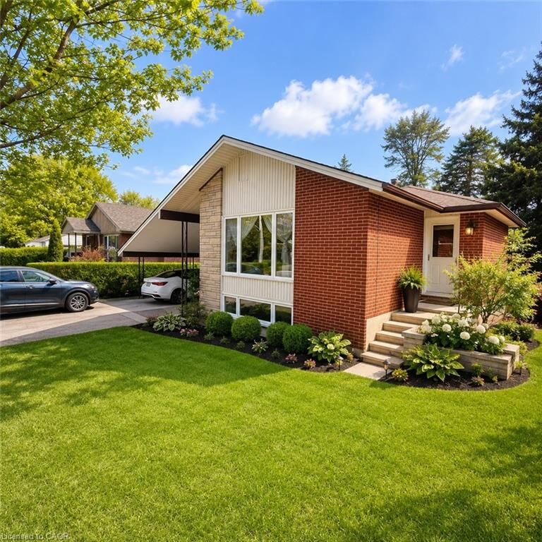 Photo de la propriété:  82 Blackwood Crescent  ON L8S 3H5 