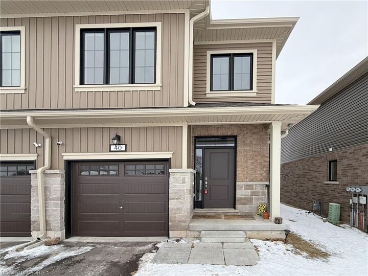Property Photo:  40 Middleton Street  ON N0M 2M0 