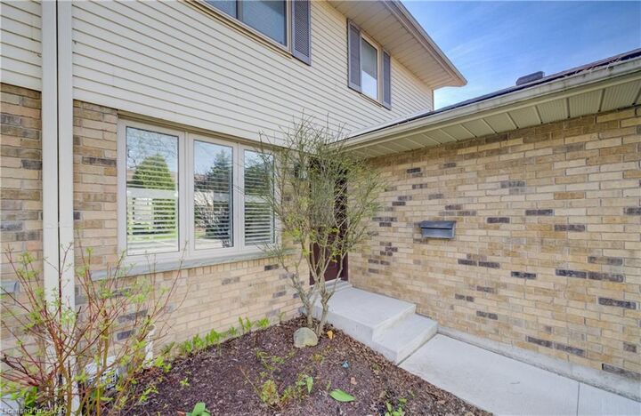Property Photo:  375 Kingscourt Drive 35  ON N2K 3N7 