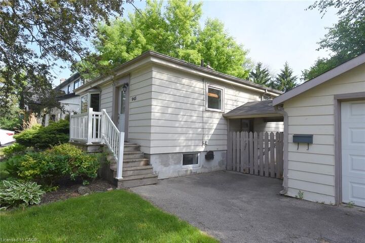 Property Photo: 945 Glen View Avenue ON L7T 3Y7