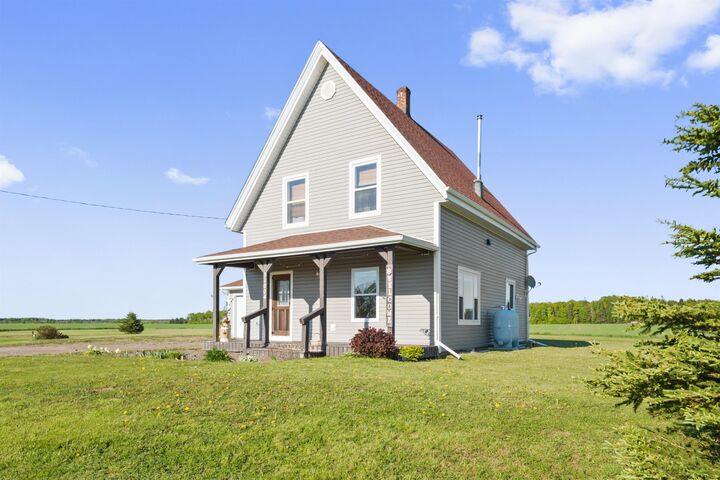 Property Photo:  31004 Western Road Route 2  PE C0B 1Y0 