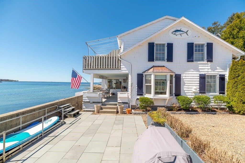 Property Photo:  8 Bickford Way  MA 01930 