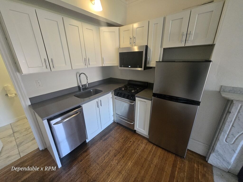 Property Photo:  86 Charles St 10  MA 02114 