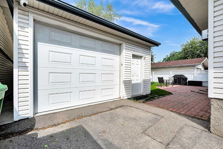 Property Photo:  7127 18 Street SE  AB T2C 1K2 