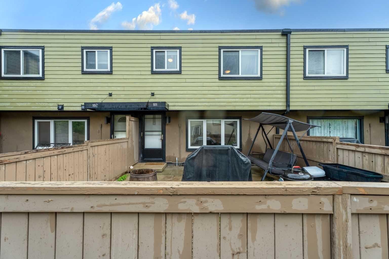 Property Photo:  3809 45 Street SW 101  AB T3E 3H4 