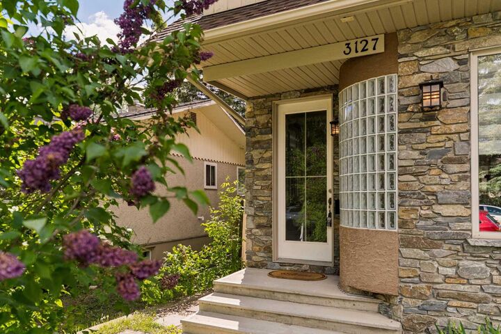 Property Photo:  3127 40 Street SW  AB T3E 3J9 