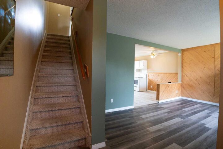 Property Photo:  10012 79 Avenue  AB T8V 4E8 